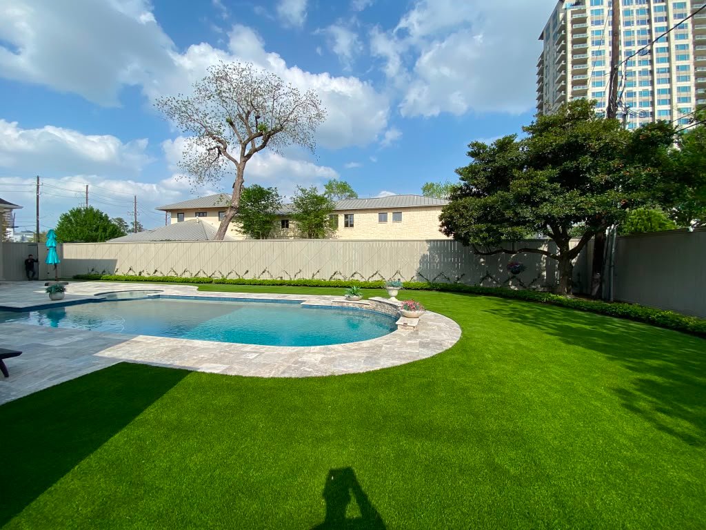 Completed residential lawn care work by Rainlandscaping